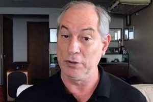 Sem citar Haddad, Ciro pede voto por democracia e contra intolerância