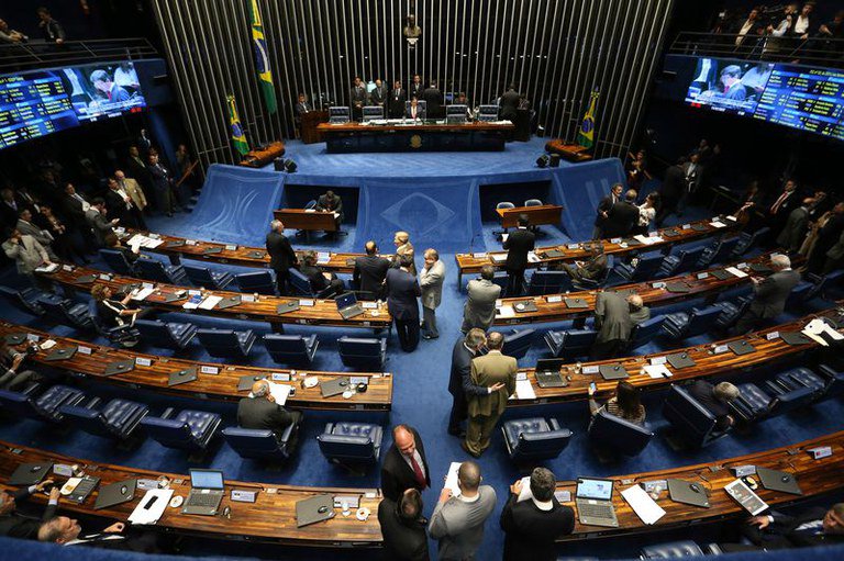 Com regra de diversidade, partidos voltam a usar candidatas-laranja