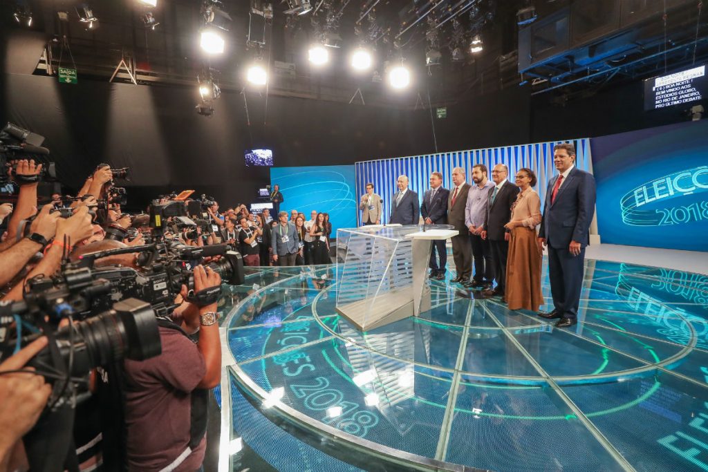Como Lula em 2006, o ausente Bolsonaro domina debate na Globo