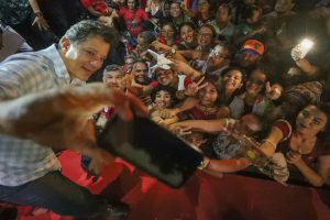 É hora de deixar a raiva do PT de lado e salvar a democracia