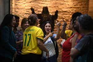Datafolha: boa parte dos eleitores de Bolsonaro quer vê-lo em debate