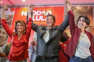 Haddad não vencerá Bolsonaro com imagem colada a Lula e ao PT