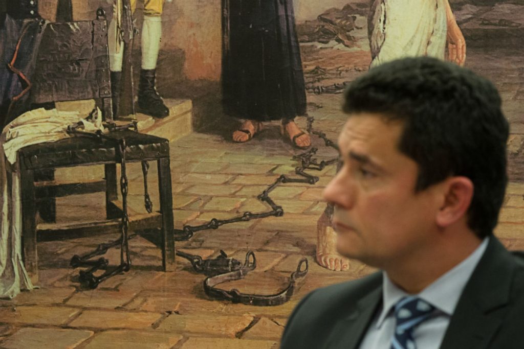 Moro se diz ‘honrado’ com convite de Bolsonaro e promete pensar