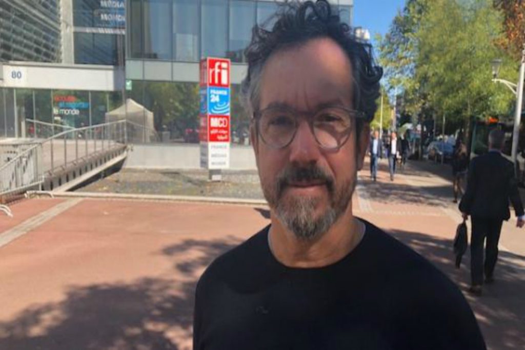 “O Brasil virou território da burrice”, diz escritor Bernardo Carvalho