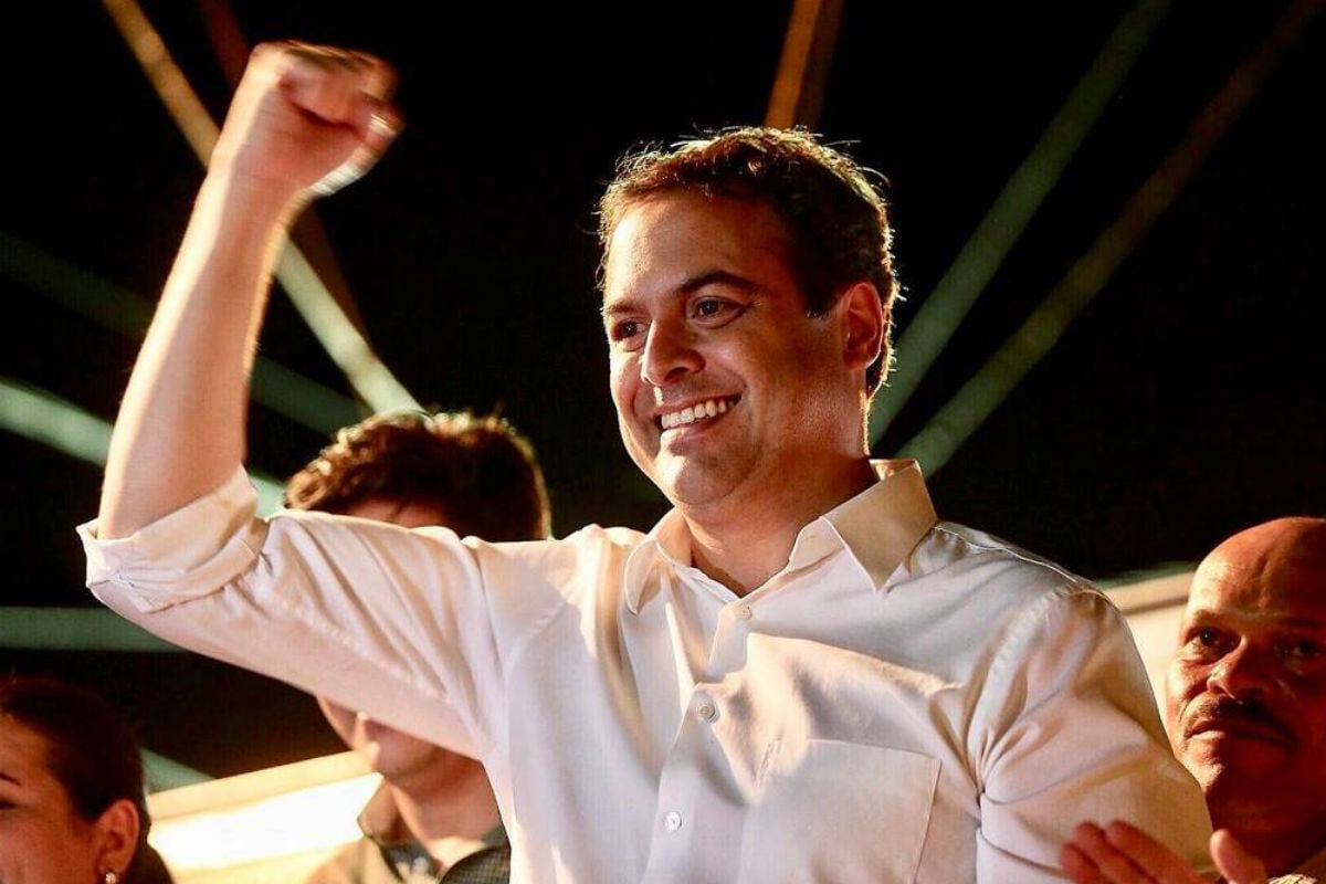 Paulo Câmara é reeleito em Pernambuco