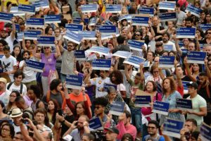 Ato distribui mil placas com nome de Marielle no Rio