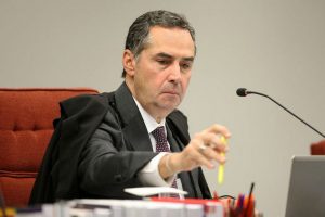 TSE dá 3 dias para Bolsonaro explicar irregularidade em conta de campanha