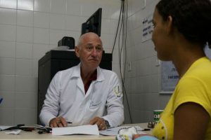 Cuba abandona Mais Médicos após críticas de Bolsonaro