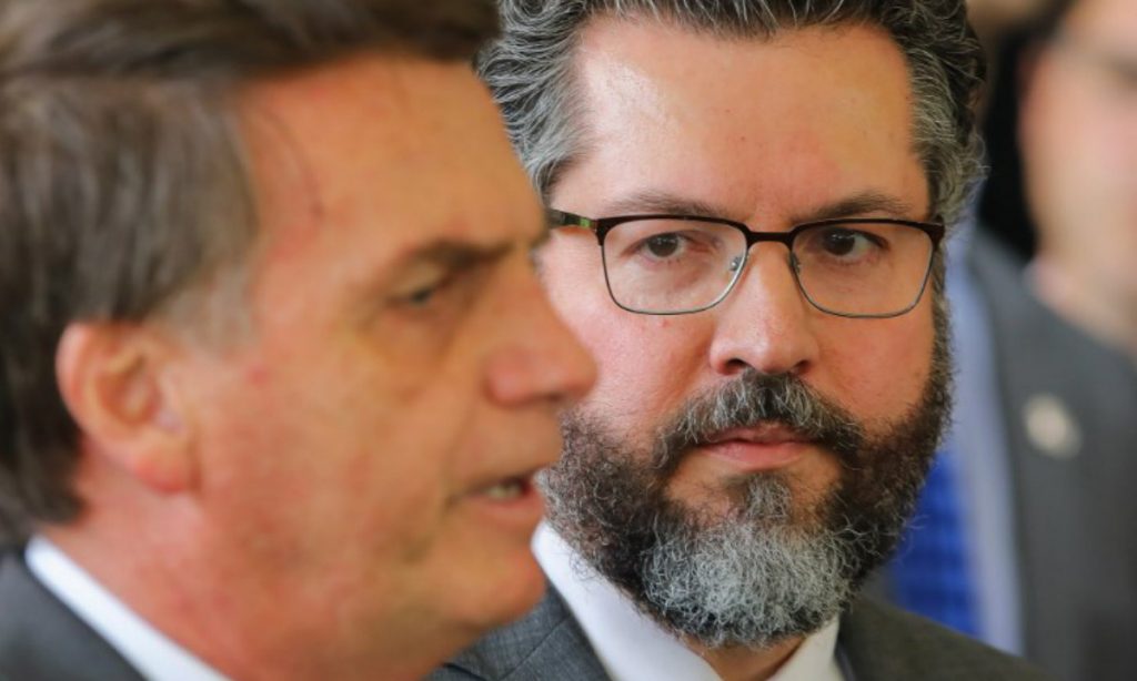 Ernesto Araújo sobre o pai: apoiou ditadura e atuou contra Lula na PGR