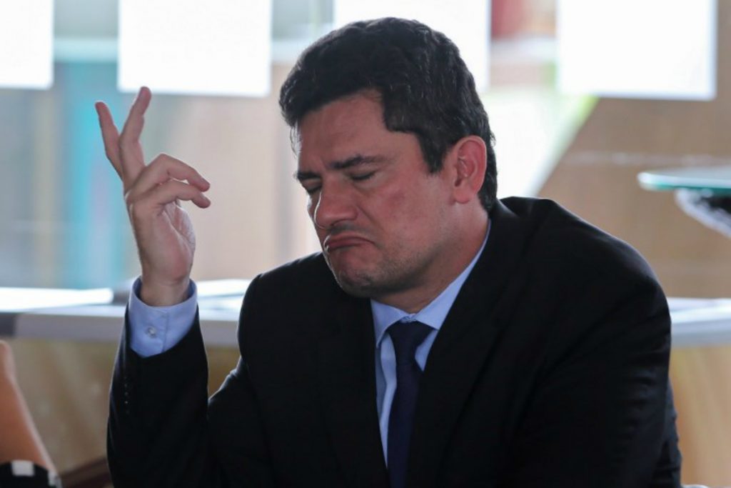 Conheça o projeto de lei ‘Onyx Lorenzoni’, que ironiza Moro e Guedes