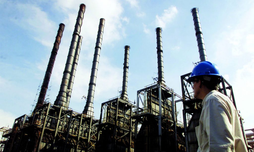 Por que vender refinarias da Petrobras afeta o seu bolso?