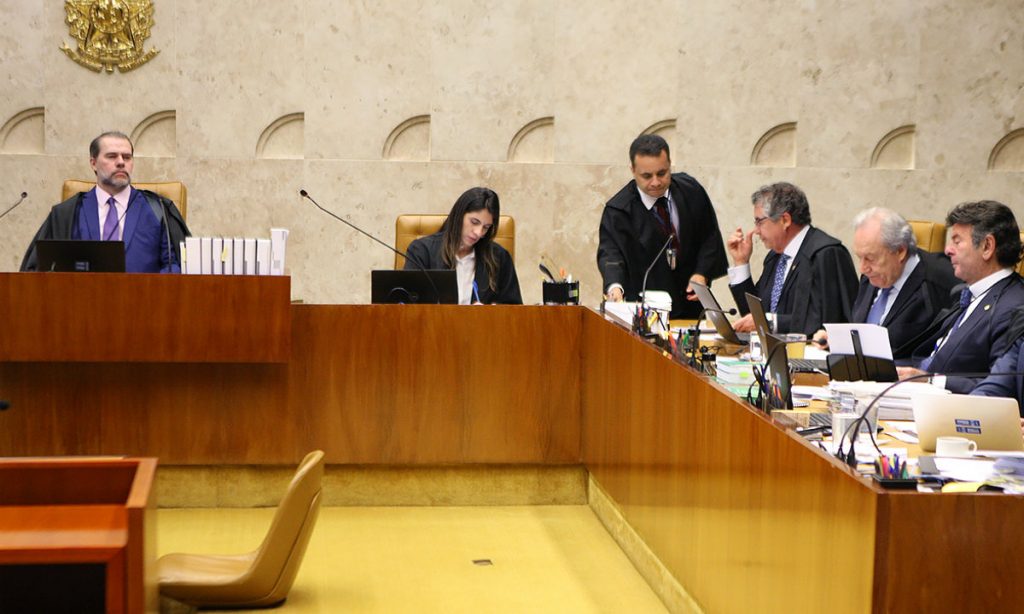 Em liminar, Marco Aurélio critica colegas e defende Estado de Direito