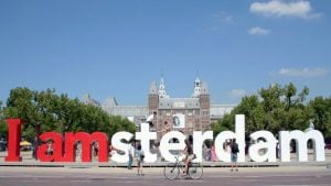 Amsterdã remove famoso ponto turístico