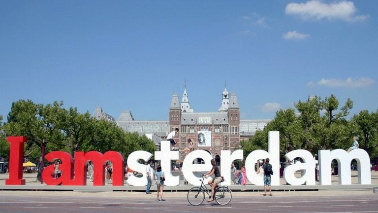Amsterdã remove famoso ponto turístico