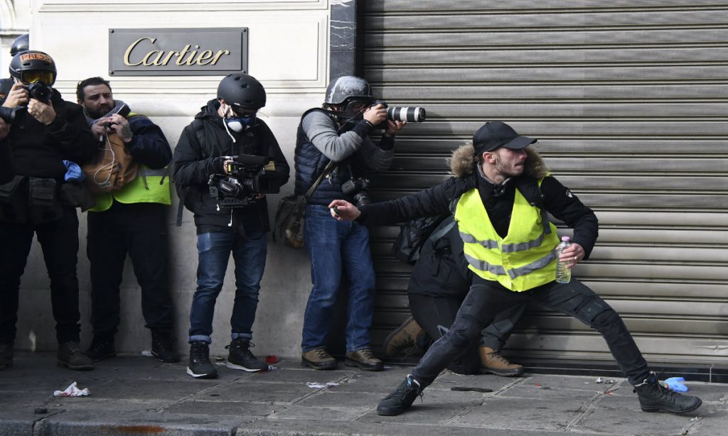 Após protestos, governo da França se diz aberto ao diálogo