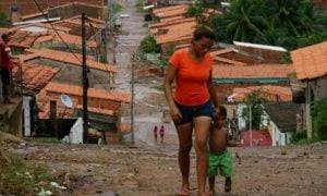 Mulher negra e pobre é quem mais paga imposto no Brasil