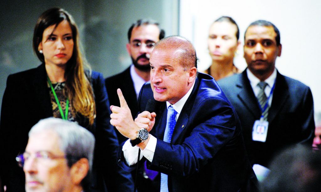 Mulheres preferem ter armas a ‘folhinha’ da Maria da Penha, diz Onyx