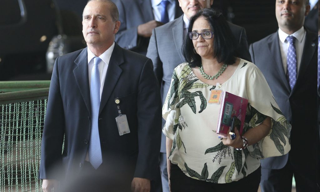Damares Alves é fundadora de ONG acusada de tráfico de crianças