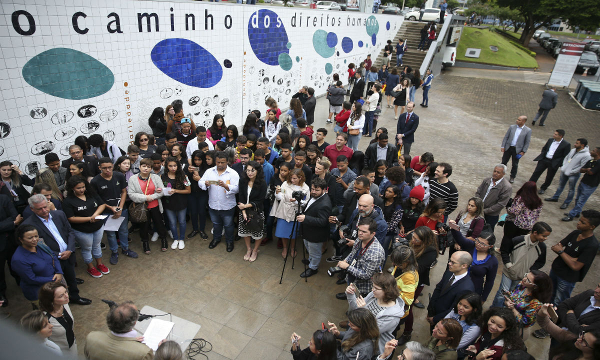 A democracia e os direitos fundamentais sob risco