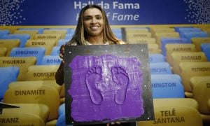 Marta, a primeira mulher homenageada na calçada da fama no Maracanã