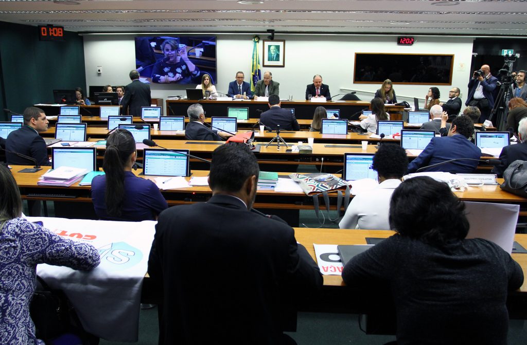 Sem consenso, Escola Sem Partido fica para o ano que vem