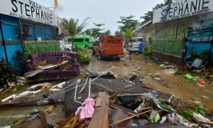 Tsunami após erupção vulcânica faz centenas de vítimas na Indonésia
