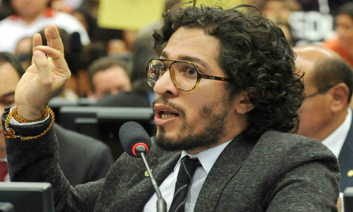 Justiça absolve homem acusado de ameaça e homofobia contra Jean Wyllys