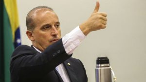 Bolsonaro exonera ministros para votarem Previdência na Câmara