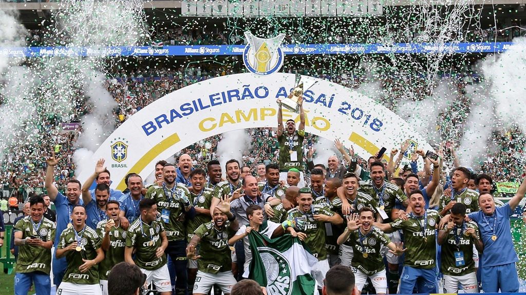 Torcedores e famosos explicam indignação com Bolsonaro no Palmeiras