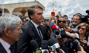 Bolsonaro humilha jornalistas porque (ainda) não pode prendê-los