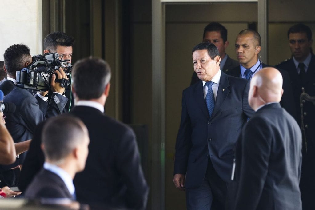 Afastamento da diretoria da Vale está em estudo, diz Mourão