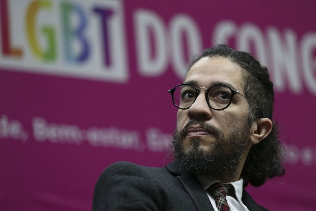 “Foi um vexame”, diz Jean Wyllys sobre bate-boca com embaixadora