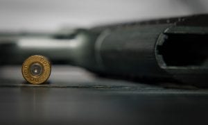 61% dos brasileiros desejam que posse de armas seja proibida