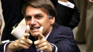 Após veto no Congresso, clã Bolsonaro faz mais de 20 posts pró-armas