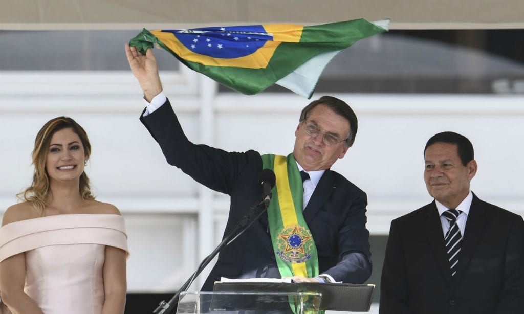Não é, simplesmente, pelos oito reais do salário mínimo