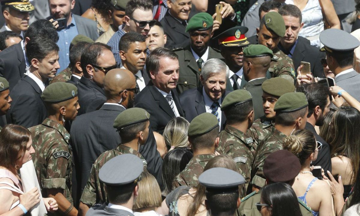 Bolsonaro em formatura e diplomação de militares,  no Rio de Janeiro. <i></noscript><img class=