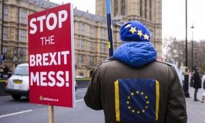 Brexit: acordo que pode gerar renúncia de May é votado no Parlamento