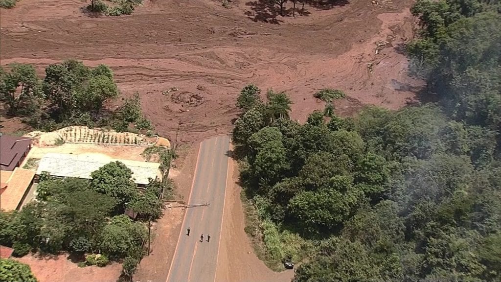 Bombeiros: há mortos e feridos em Brumadinho. Autoridades vão ao local