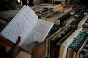MEC exonera assessor que assinou alterações em edital de compra de livros