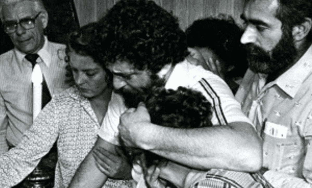 Preso no DOPS, Lula foi liberado para ir ao enterro da mãe nos anos 80