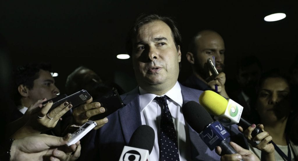 Rachada, a esquerda vive na Câmara o dilema entre resistir e se entregar