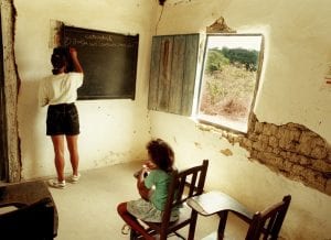 Idosos sem passado e jovens sem futuro na educação brasileira