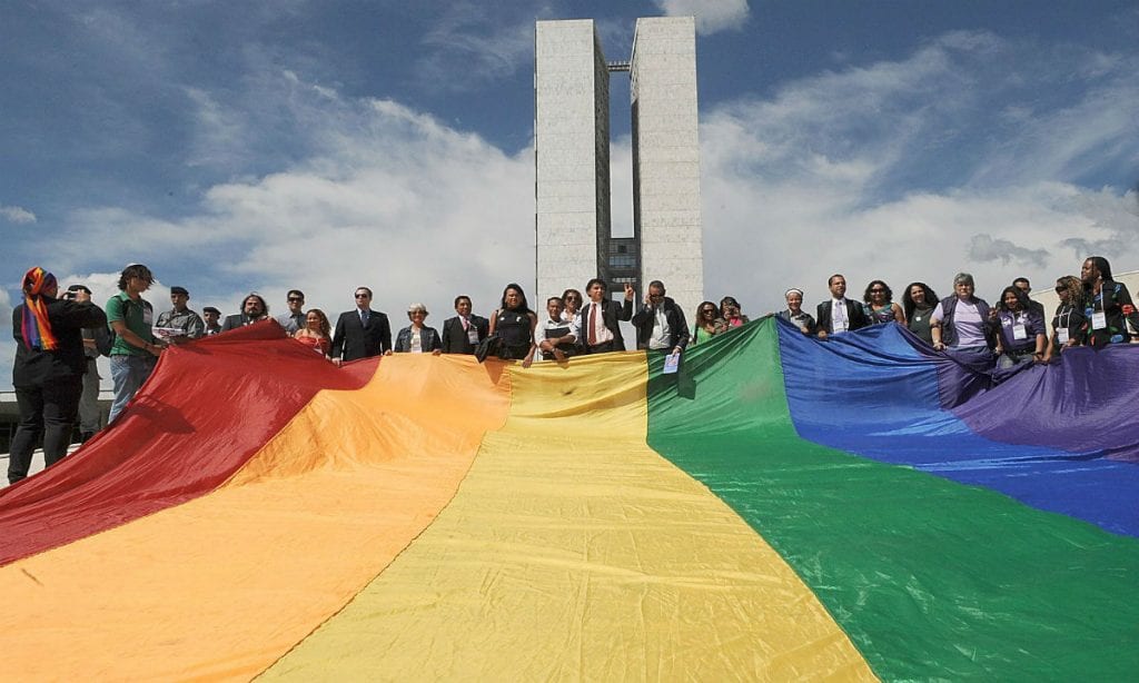 Sob pressão da bancada evangélica, Supremo decide se homofobia é crime