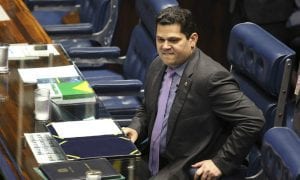 Davi Alcolumbre, presidente do Senado, testa positivo para coronavírus