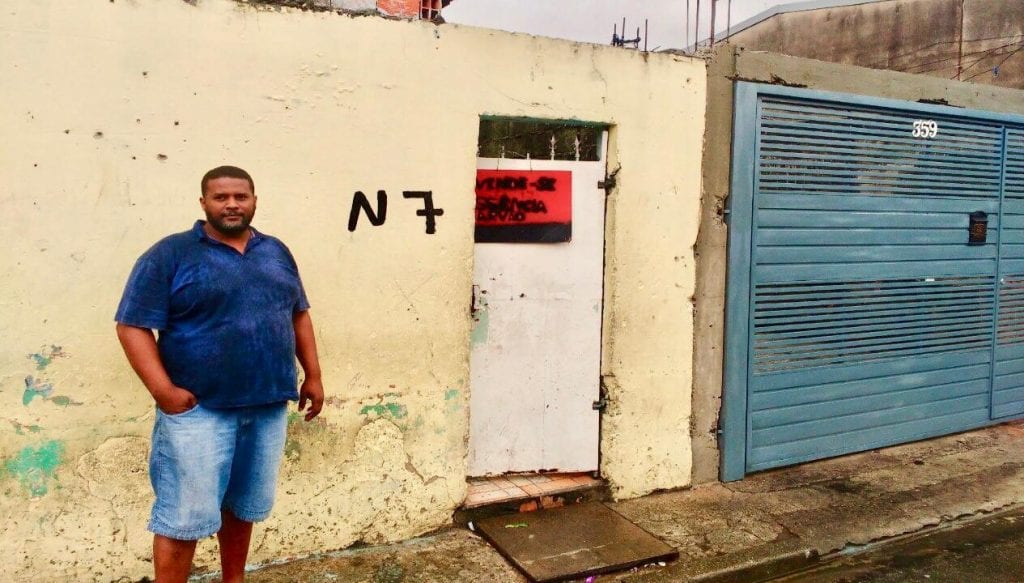 No Itaim Paulista, receber uma entrega não é das tarefas mais fáceis