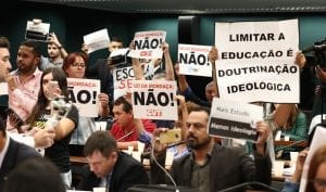 Justiça rejeita ação para declarar inconstitucional lei que cria o Escola Sem Partido em SC