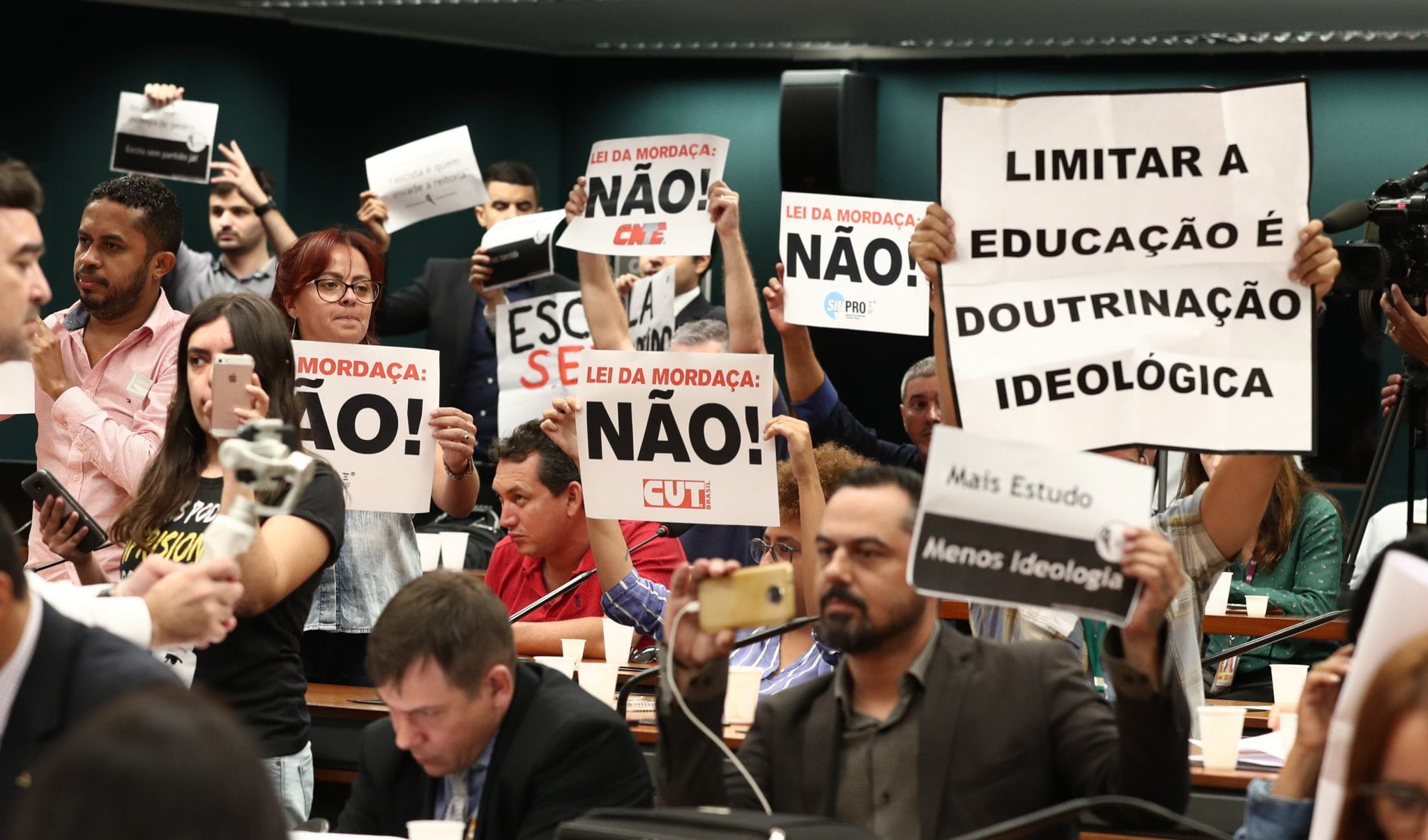 Bolsonaristas tentam resgatar Escola Sem Partido repaginado em Sergipe