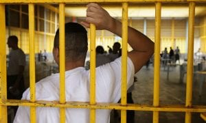Maioria dos jovens presos no Brasil começou a trabalhar antes dos 14 anos, diz pesquisa