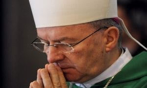 Embaixador do papa na França é alvo de nova denúncia de assédio sexual