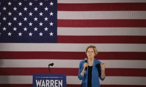 Implacável crítica de Trump, Elizabeth Warren lança-se à Presidência